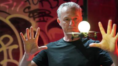 Der Zürcher Drohnenkünstler in der Tech-Elite / Folge 2