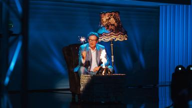 Das Bild zeigt den Arzt Eckart von Hirschhausen