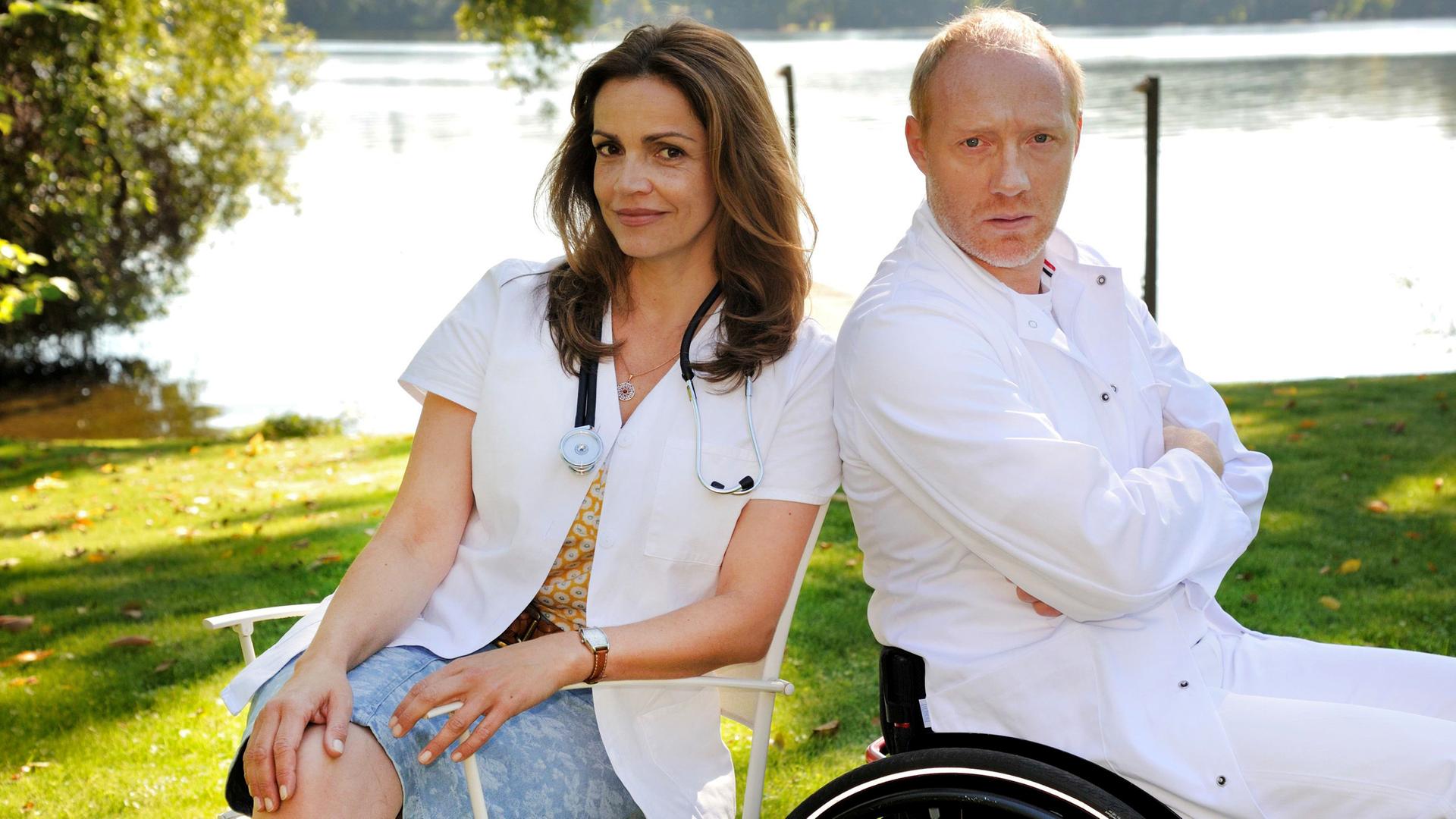 Die neue Versorgungsassistentin Vera Mundt (Rebecca Immanuel) arbeitet für Dr. Chris Wegner (Simon Schwarz)