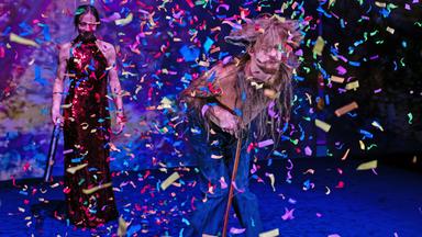 Szene aus "Ein Sommernachtstraum" am Theater Basel