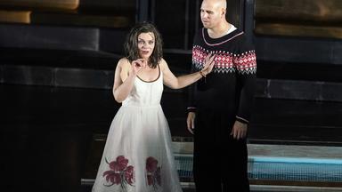 Ausrine Stundyte (Elektra), Derek Welton (Orest)