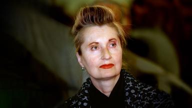 Elfriede Jelinek schreibt gegen Missstände im öffentlichen, politischen, aber auch im privaten Leben der österreichischen Gesellschaft.