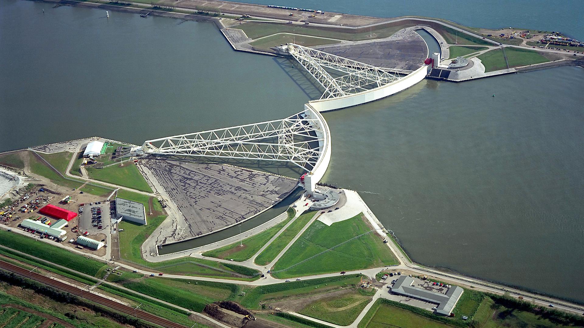 Sturmflutsperrwerk, Maeslantkering