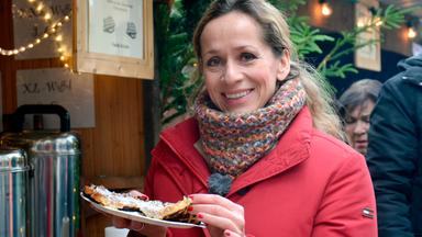 Moderatorin Tamina Kallert mit einer frischen Waffelessen