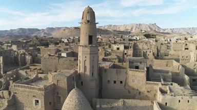 "Das ewige Ägypten - Wüstengeheimnisse": Ruinen (große Siedlung mit Turm in der Mitte).