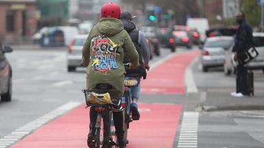 Fahrradfahrer auf Radweg