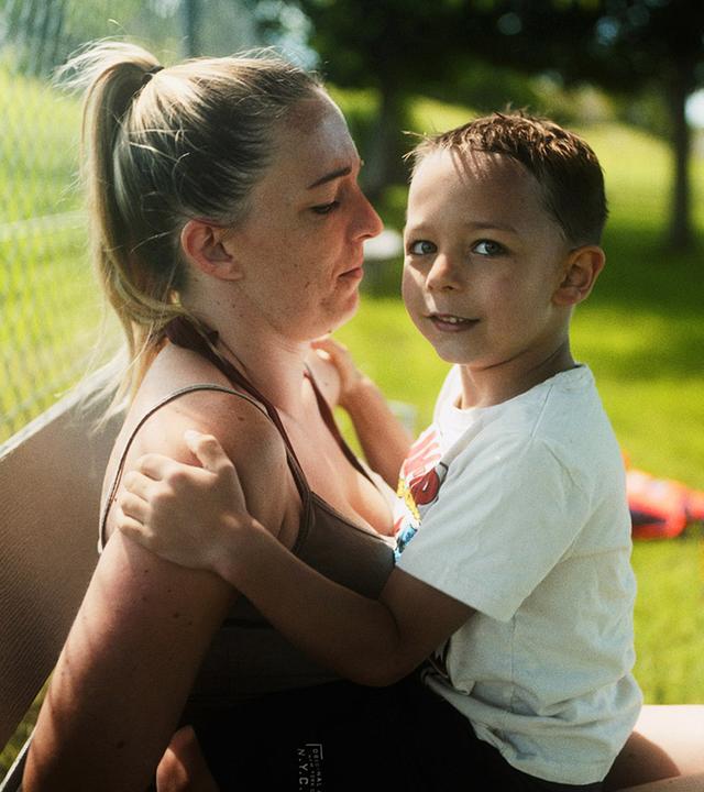 Olivia und Lion im Freibad