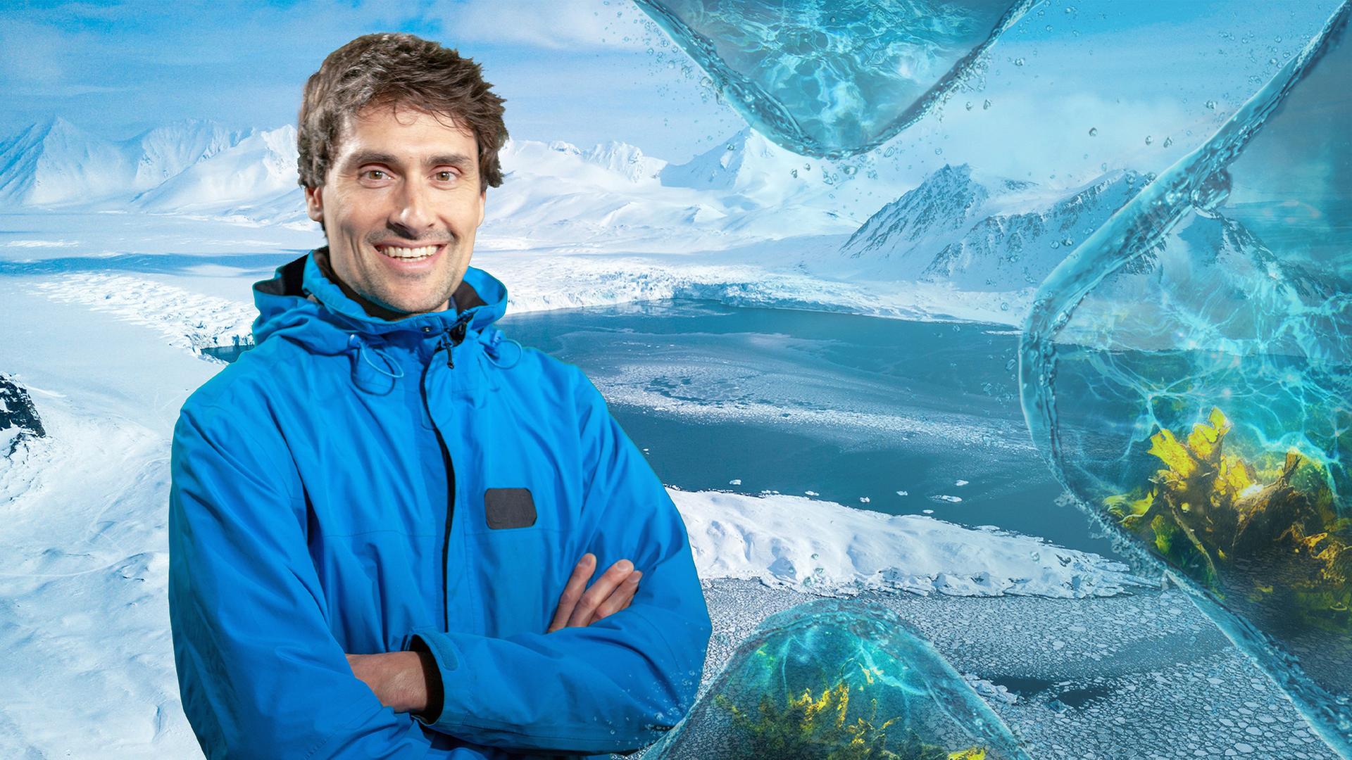 Forschungstaucher Uli Kunz trägt eine blaue Jacke, hinter ihm liegen Gletscher und Eis.