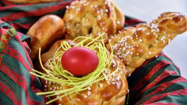 Ein traditioneller Osterstriezel mit Ei von Maria Daxböck aus dem Pielachtal