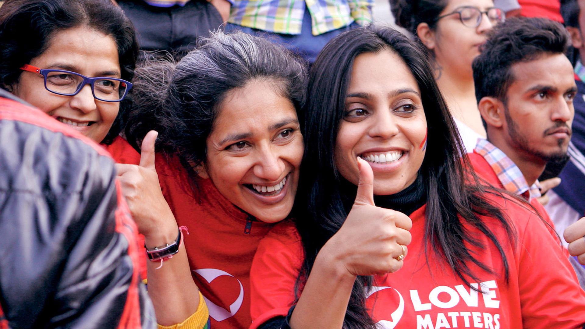 Vithika Yadav mit ihrem Team von The Love Matters