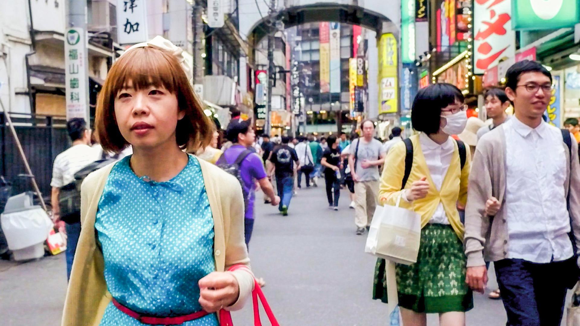 Rokudenashiko unterwegs in Tokio