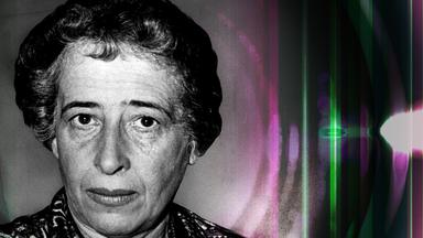 Ein schwarz-weiß-Porträt einer Frau.