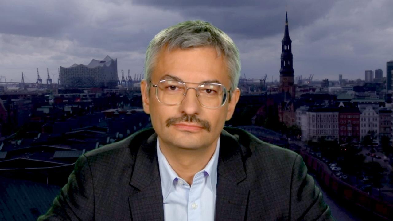 Nahaufnahme von Frank Adloff während des Gesprächs.