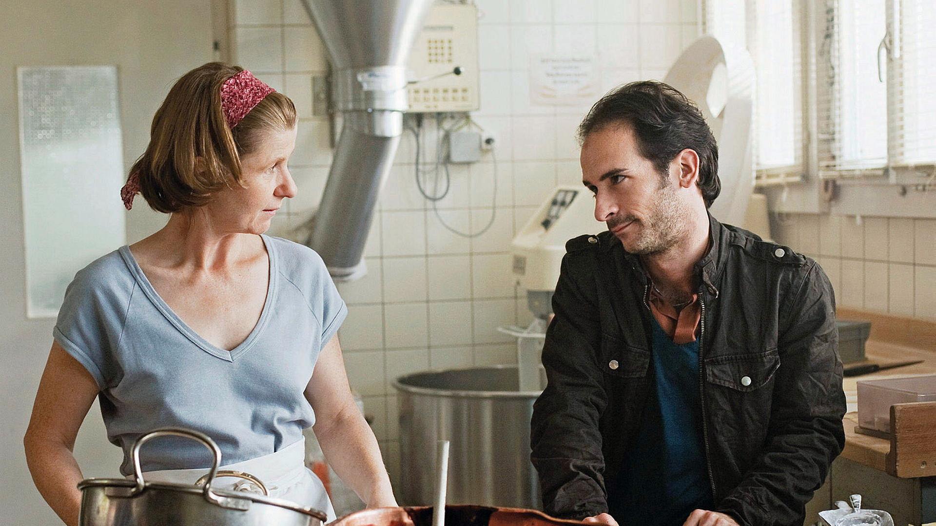 Therese Affolter als Bäckerin Leni, Pablo Aguilar als Tanzlehrer Toni