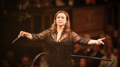 Dirigentin Simone Young.