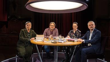 Iris Radisch, Wolfram Eilenberger, Gastgeberin Thea Dorn und Hilmar Klute am Tisch während der Aufzeichnung des Literarischen Quartetts am 16. Mai 2025 