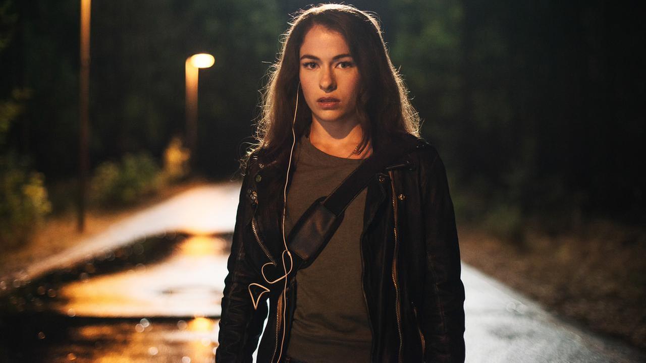 Sigrid von Gems (Claudia Michelsen, l.), ihr Mann Heinrich (Christian Berkel, 2.v.l.) und Unbekannte (Henriette Confurius, 2.v.r.).