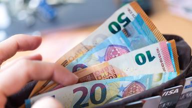 Geldbeutel mit Euroscheinen