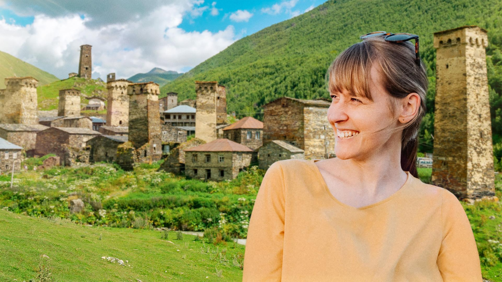 Nina Heins vor dem georgischen Dorf Ushguli