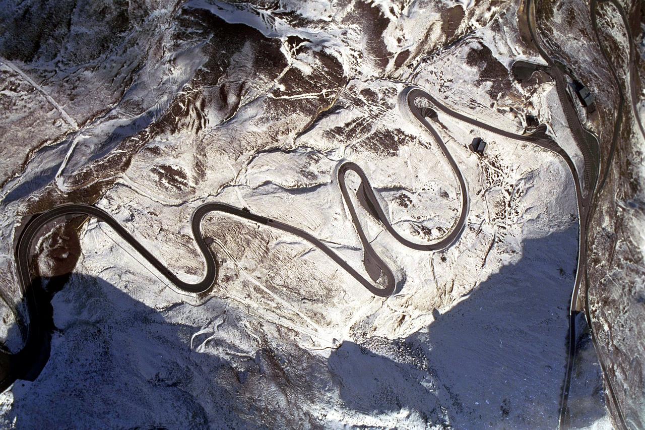 Blick von oben auf die Großglockner-Hochalpenstrasse