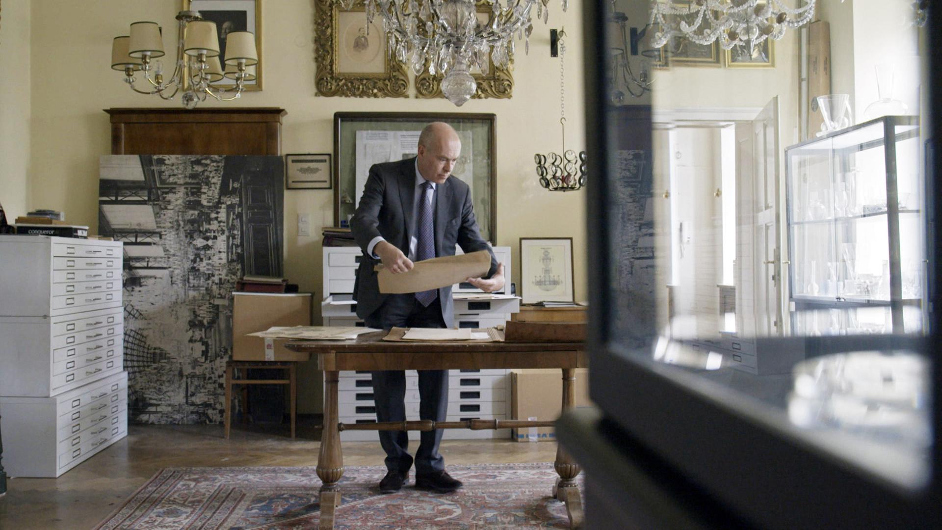 Andreas Rath Lobmeyr zwischen Entwürfen der Glasmanufaktur