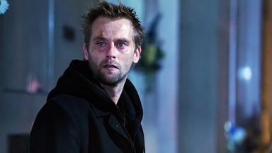 Der Killer (Joe Anderson) in Großaufnahme.