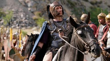 Hannibal schwört seine Männer auf die Strapazen der Alpenüberquerung ein.