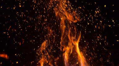 Flammen lodern und stehen symbolisch für innere Wut