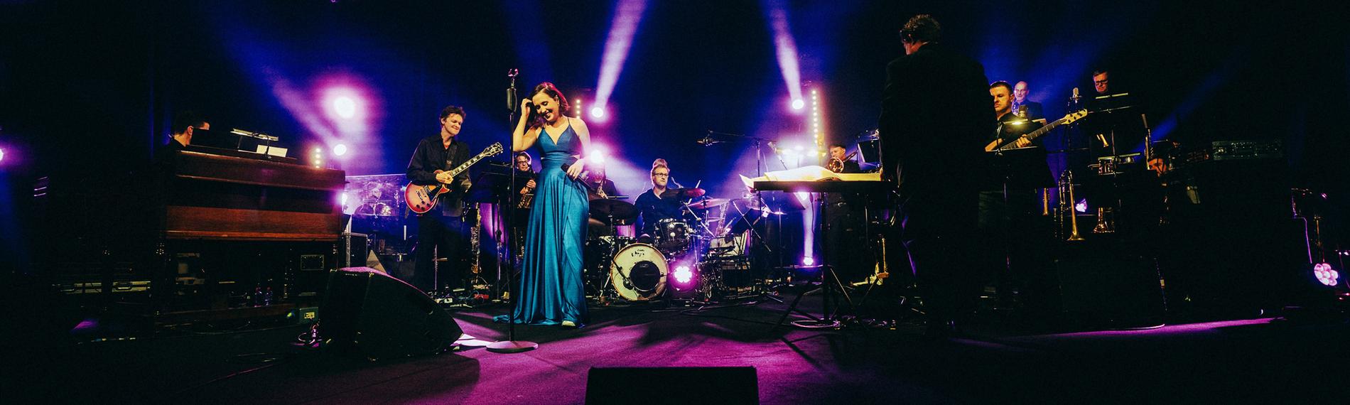 Alice Merton mit der hr-Bigband.