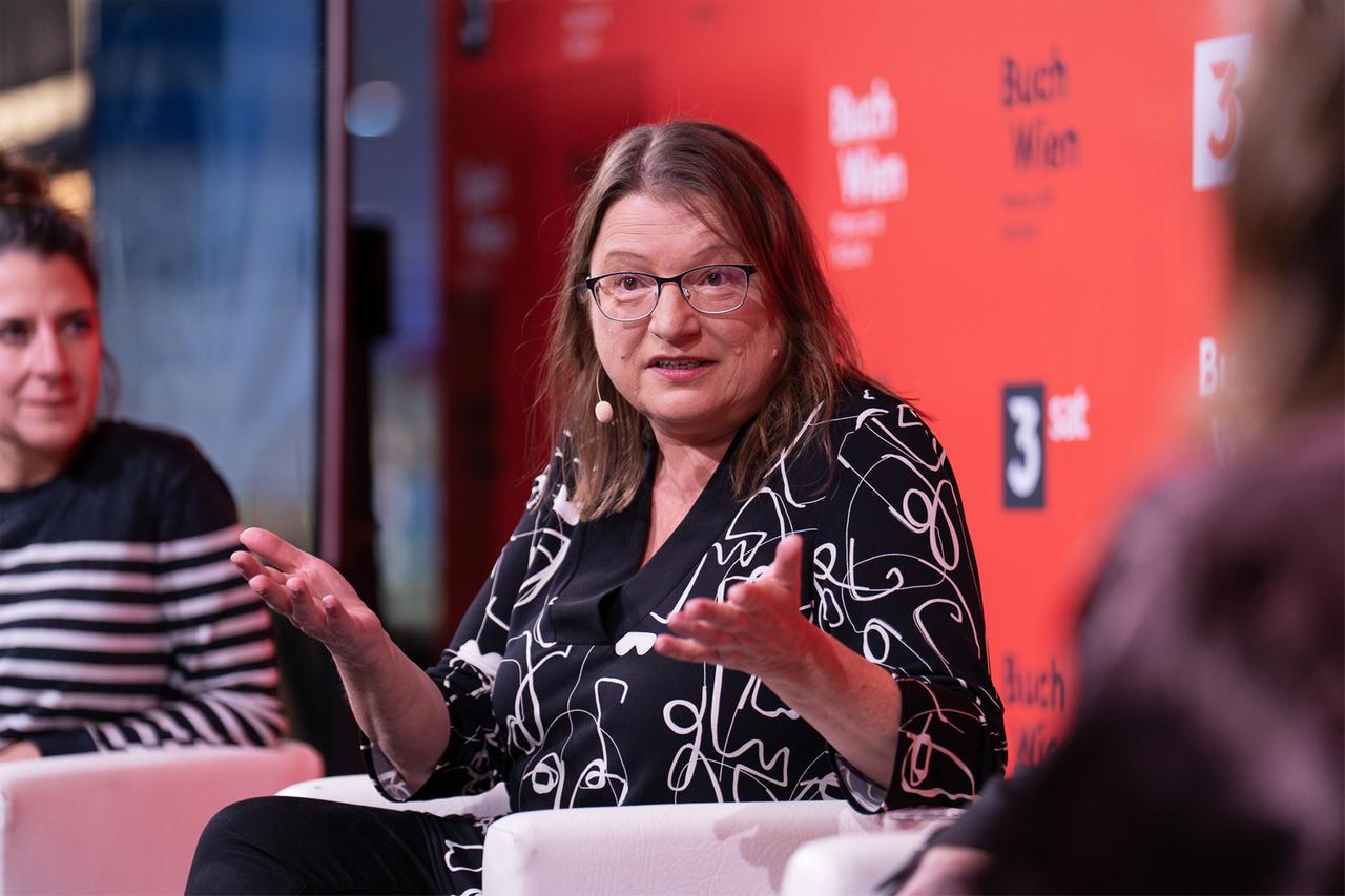 Brigitte Schwens-Harrant, Jurorin Tage der deutschsprachigen Literatur