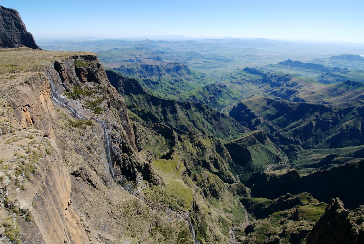 die drakensberge sind ein suedafrikanischer nationalpark und weltnatur- und -kulturerbe