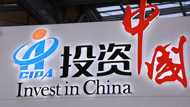 Chinesischer Stand auf der Hannover-Messe 2019 mit der Aufschrift "Invest in China"