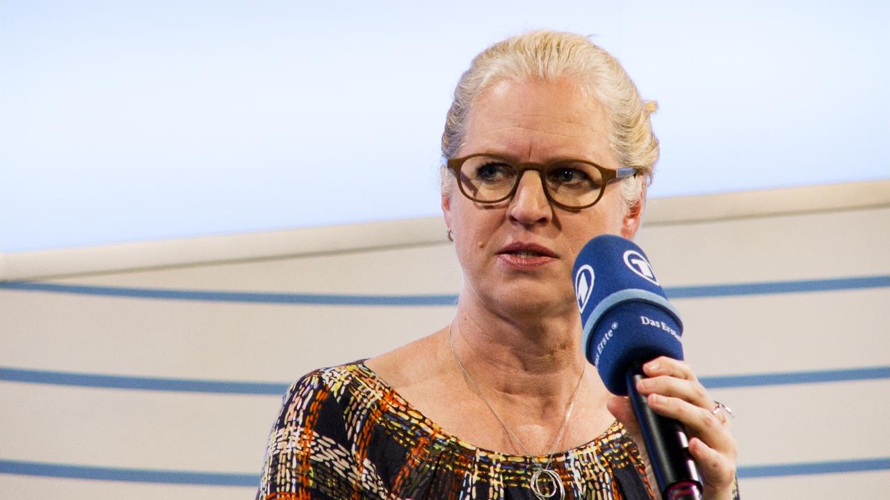 isabel-bogdan-auf-der-ard-b-hne-3sat-mediathek