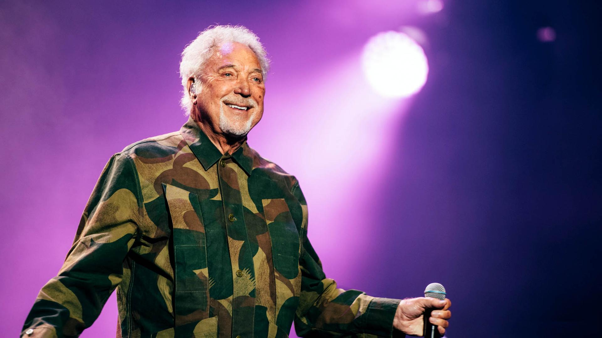 Isle of Wight: Tom Jones