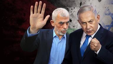 Montage: Jahia Sinwar und Benjamin Netanjahu stehen beide entschlossen vor den jeweiligen Flaggen ihres Landes.