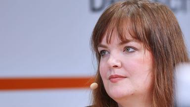 Die Autorin Jane S. Wonda ist zu sehen.