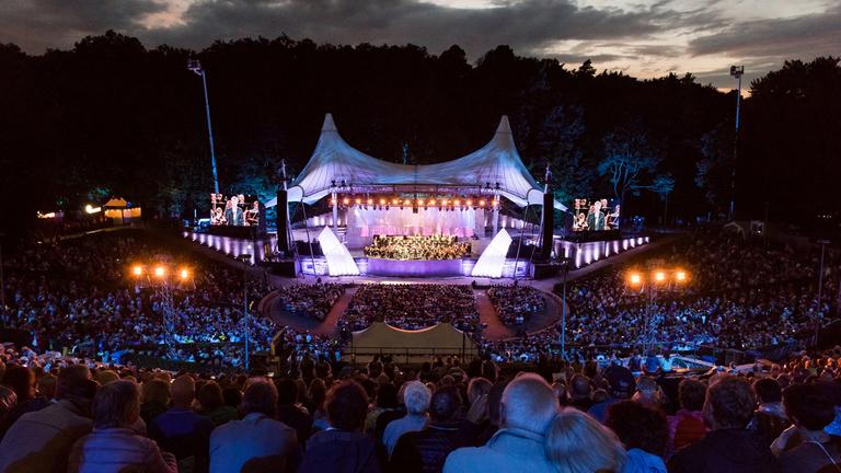 Totale der Waldbühne Berlin bei Abendstimmung 