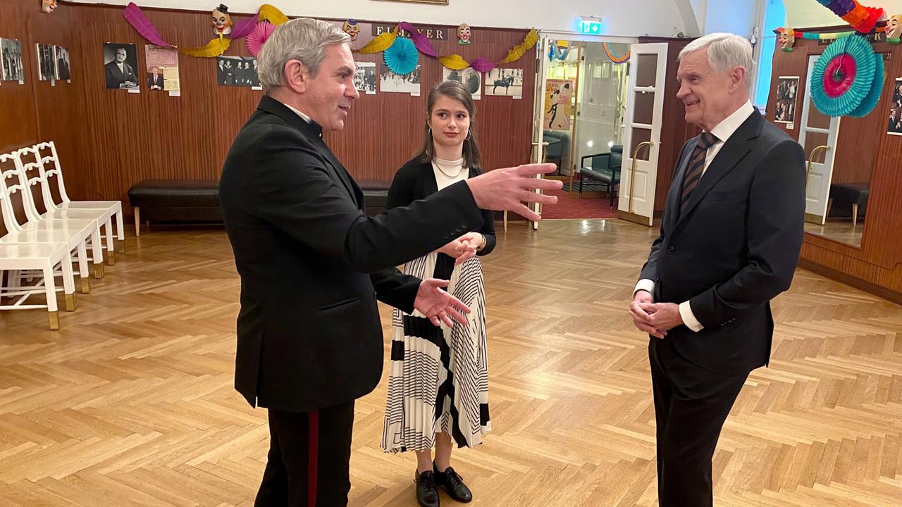 Wladimir Kaminer nimmt Tanzunterricht bei Thomas Sch‰fer-Elmayer.