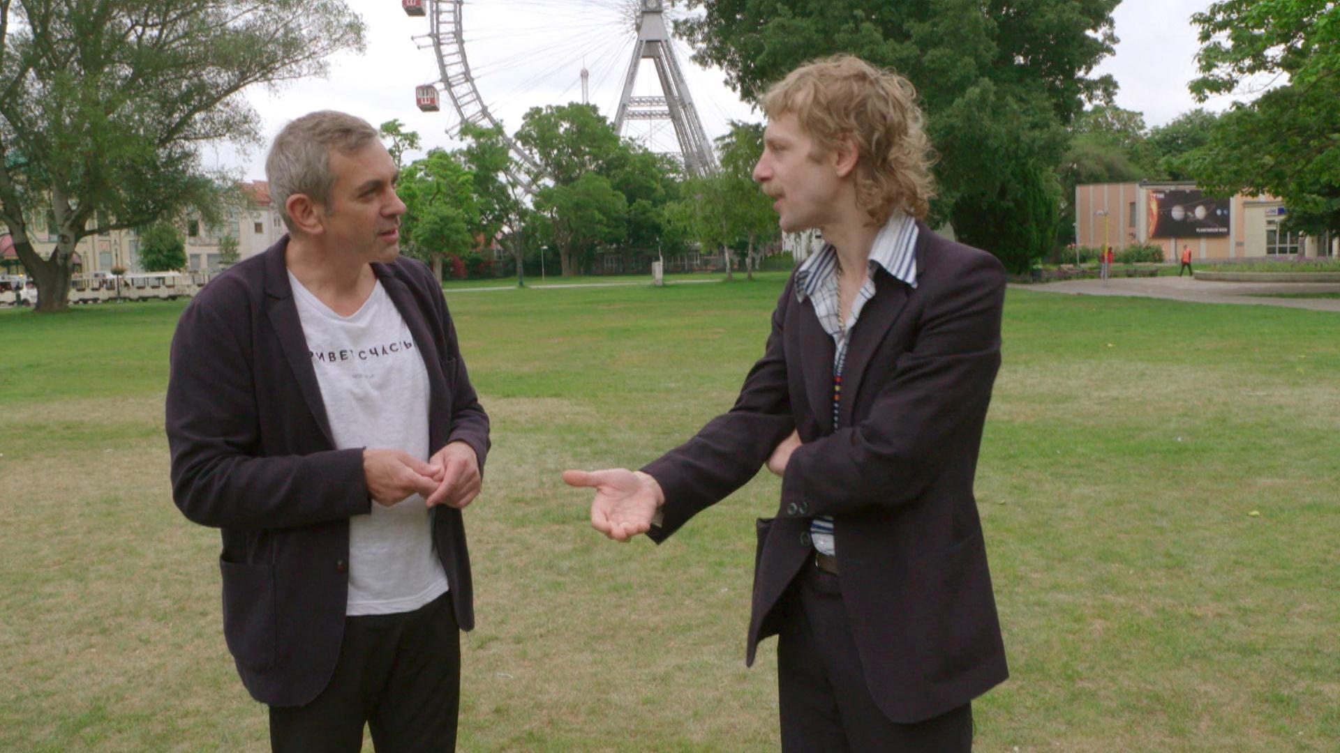 Wienerlied-Musiker Voodoo Jürgens zeigt Wladimir den „Wiener Prater“ und spricht mit ihm über das „andere“ Wien