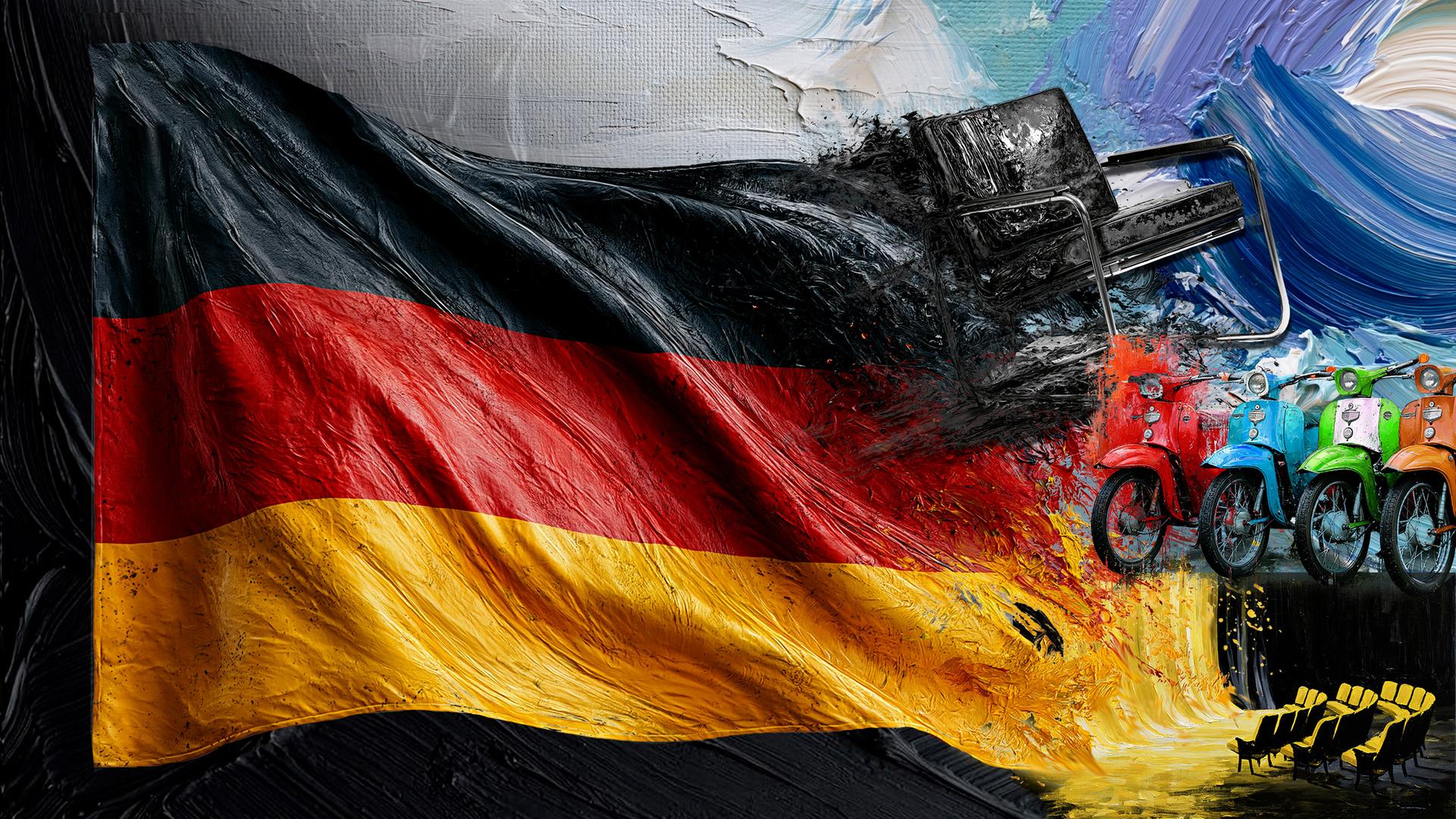 Im Zentrum des Bildes ist ein gemaltes Bild einer Deutschlandflagge, rechts davon eine Reihe aus Motorrädern und leere Ränge eines Theaters.