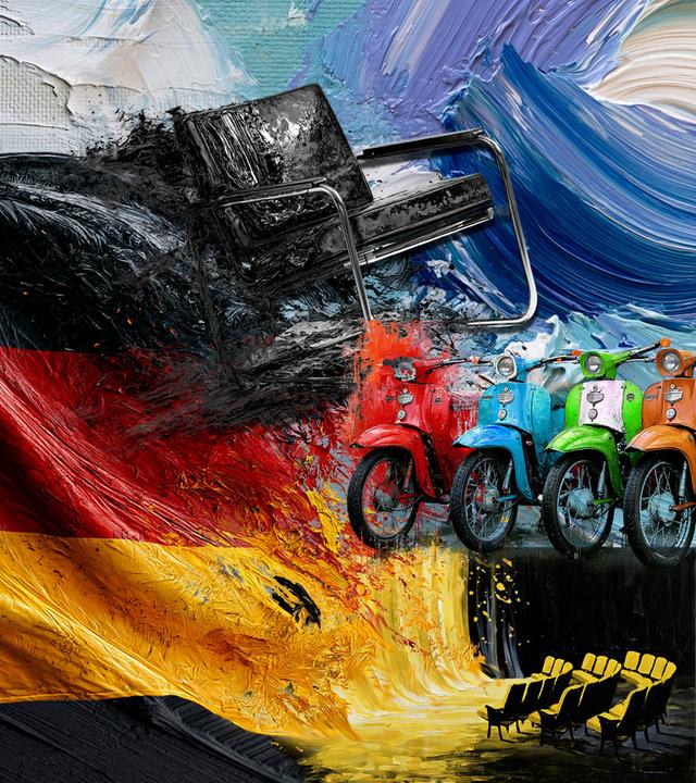 Im Zentrum des Bildes ist ein gemaltes Bild einer Deutschlandflagge, rechts davon eine Reihe aus Motorrädern und leere Ränge eines Theaters.