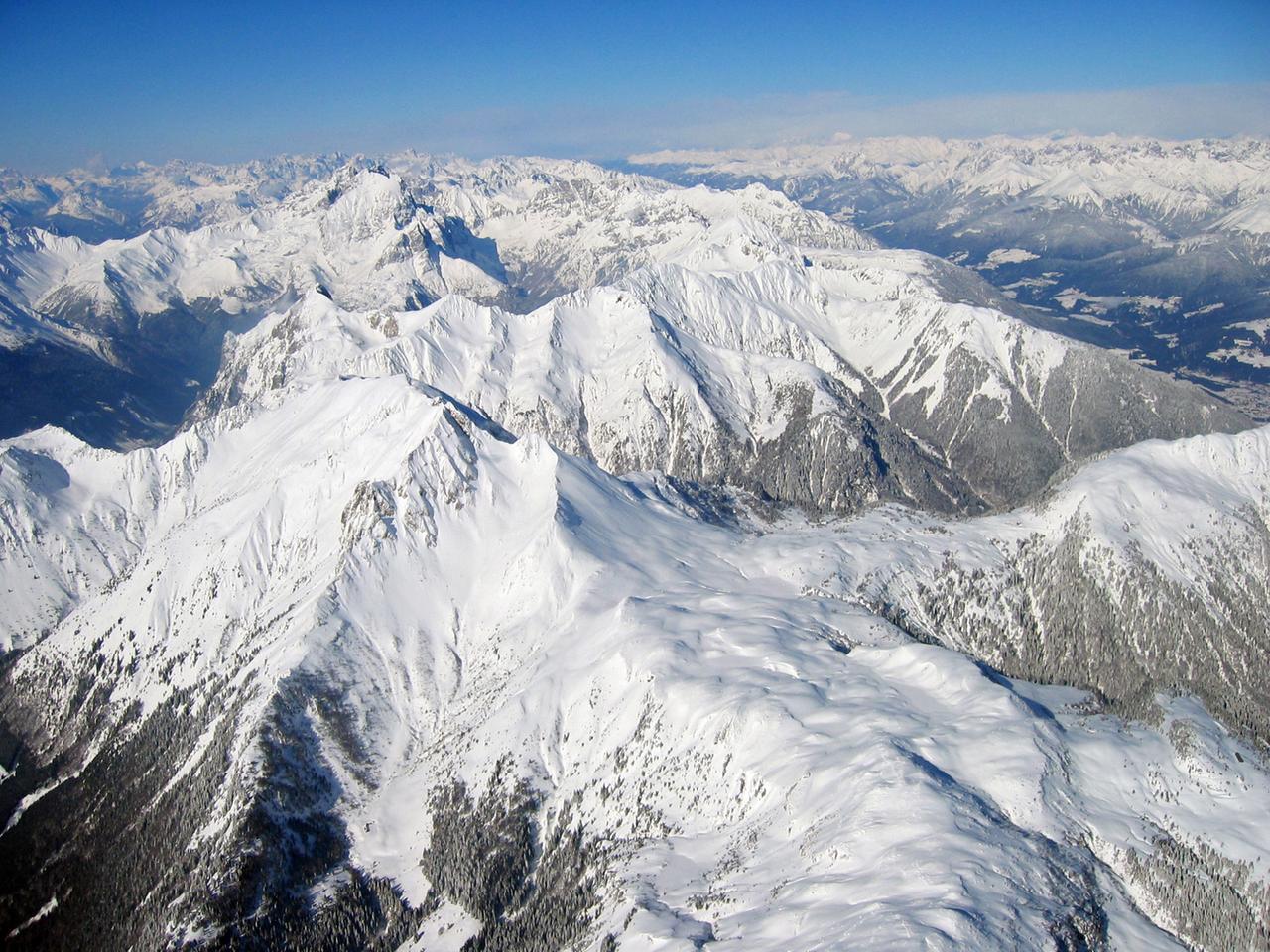 Blick auf schneebedeckte Berggipfel