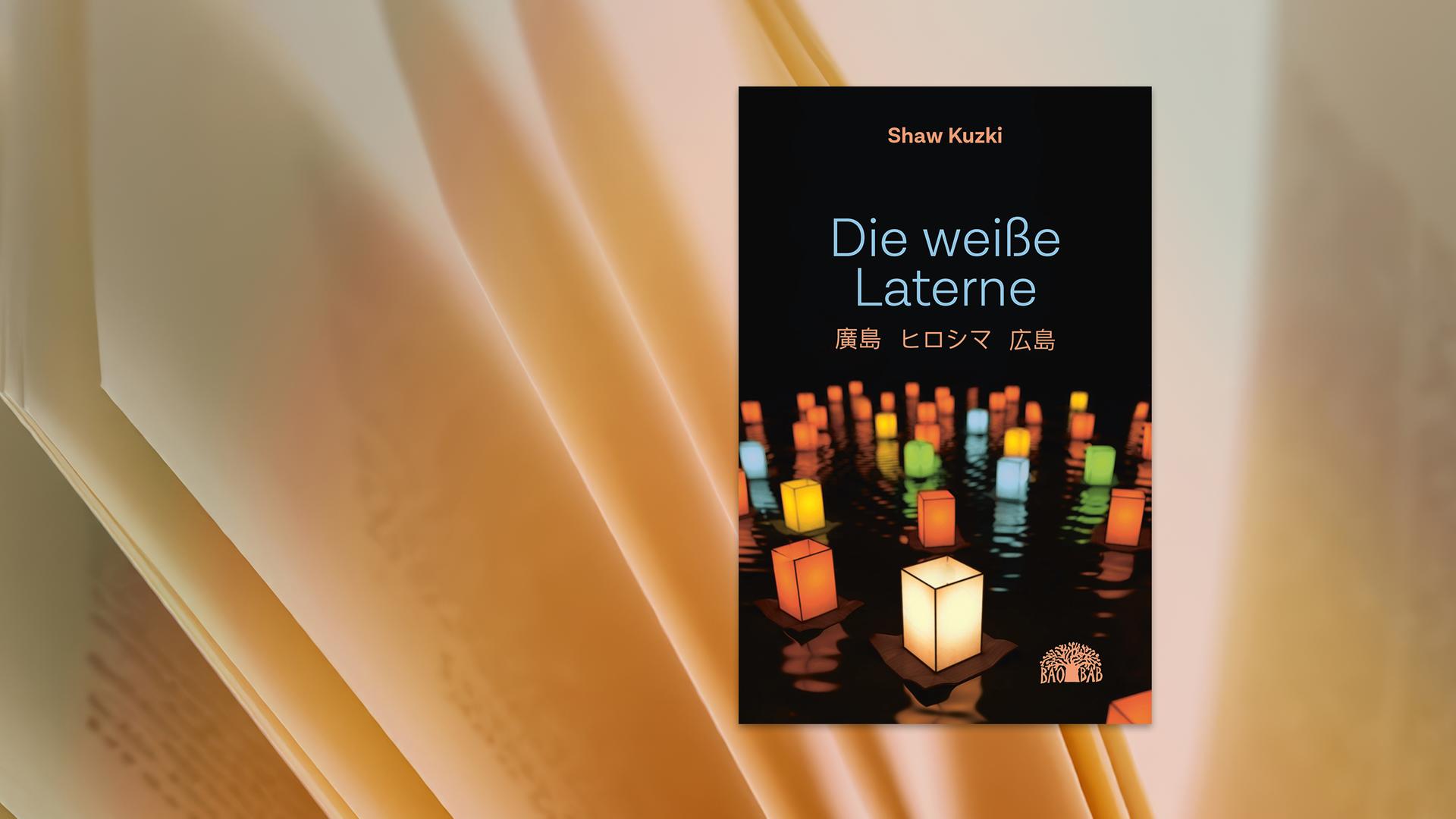 Auf dem schwarzen Umschlag des Buches sind leuchtende bunte Papierlaternen auf dem Wasser zu sehen.