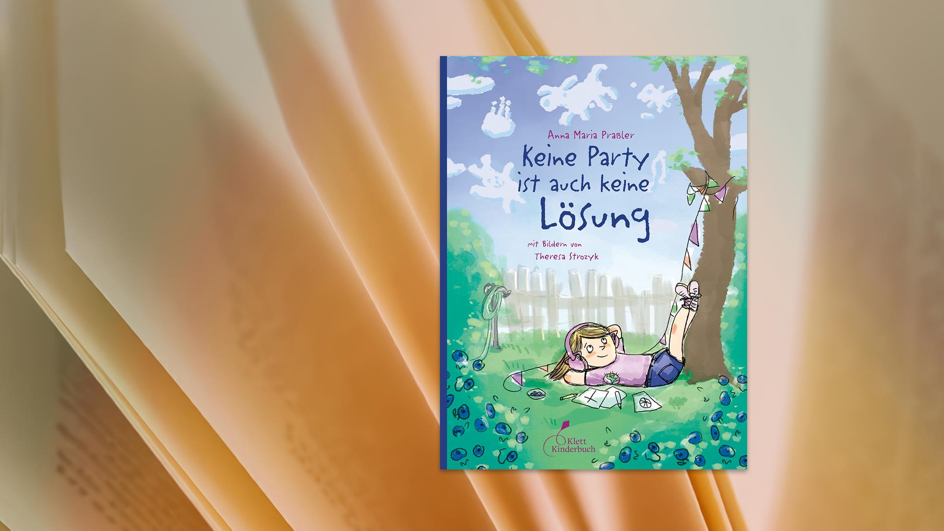 Auf dem Kinderbuch ist das gemalte Bild eines Mädchens zu sehen, das im Garten aum Fuß eines Baumes liegt, die Beine auf den Baumstamm hochgelegt hat und mit Kopfhörern Musik hört.