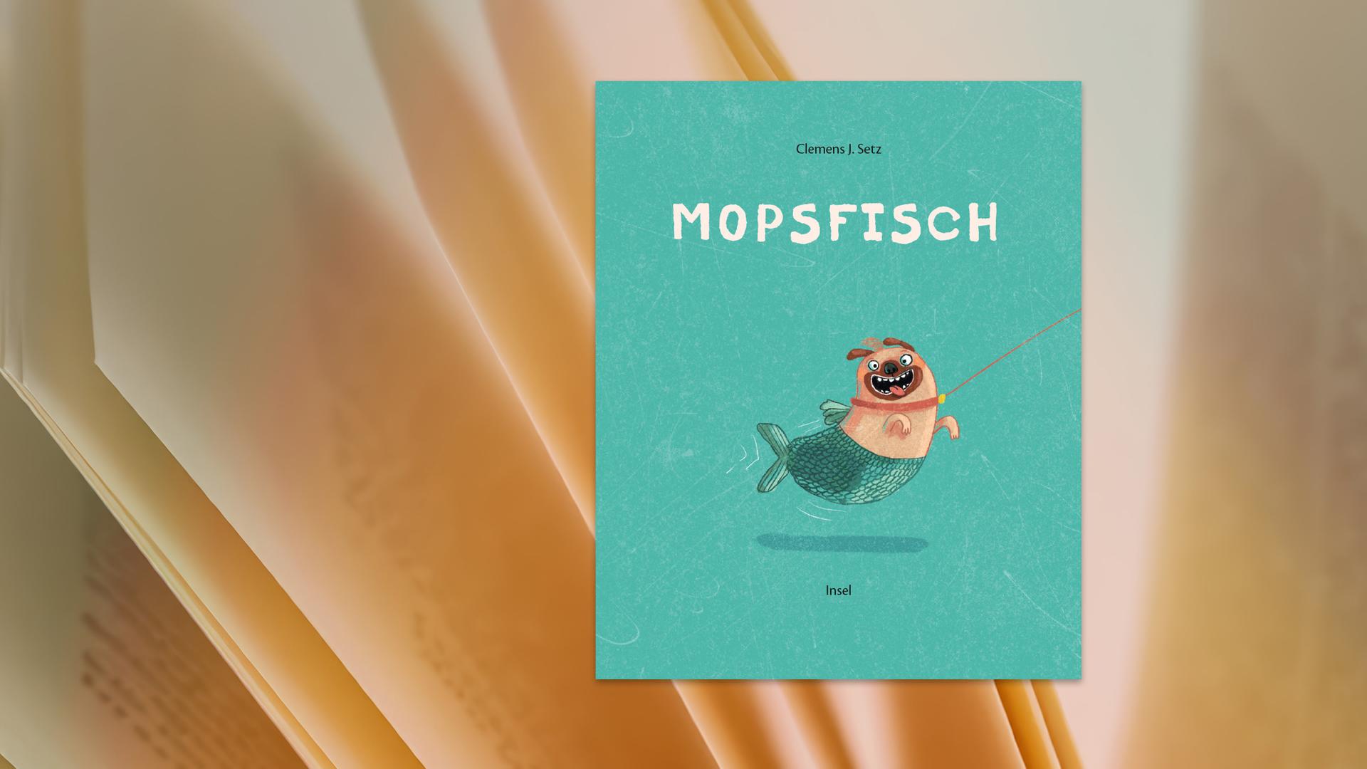 Auf dem Cover des Kinderbuches sieht man die Illustration eines Mopses, der einen Fischschwanz trägt, vor türkisem Hintergrund.