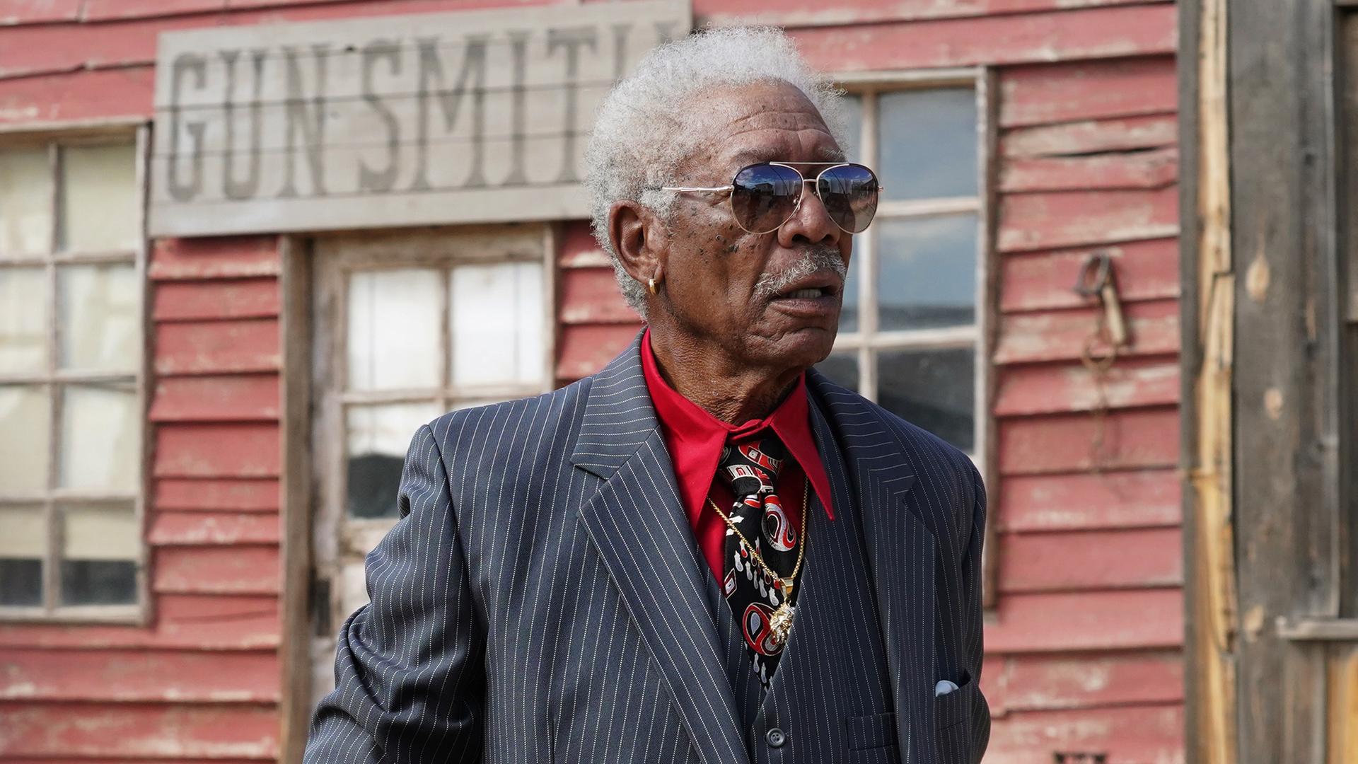 Der Mafia-Finanzier Reggie Fontaine (Morgan Freeman) schaut nach dem Rechten beim Western-Filmdreh