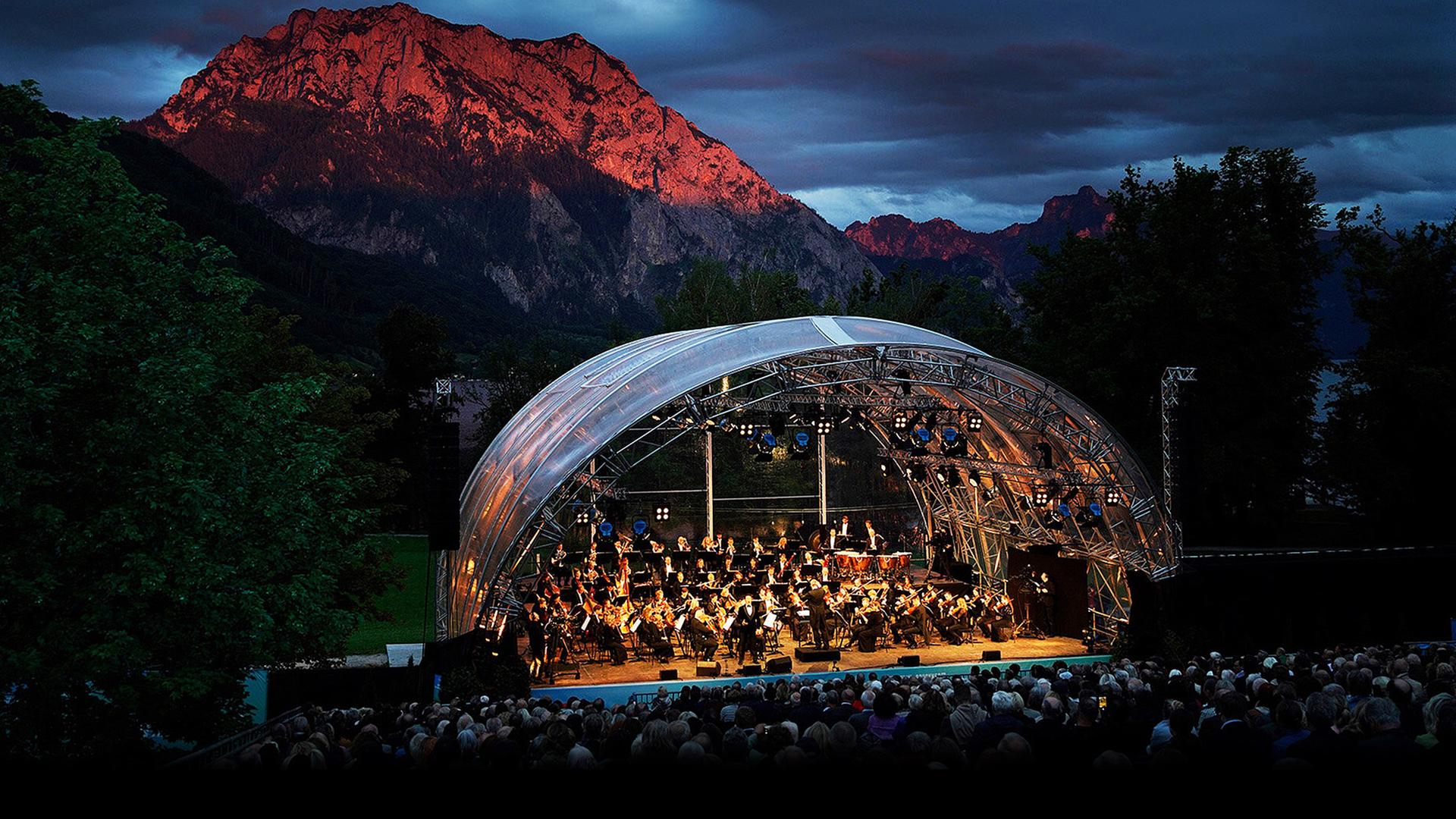 Bühne - „Klassikstars am Traunsee“. 