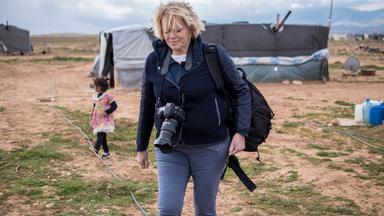 Kriegsfotografie - Fotografin in der Bekaa-Ebene im Libanon.