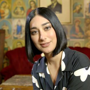 Sängerin ELIF ist türkeistämmig und in 3. Generation in Berlin aufgewachsen.