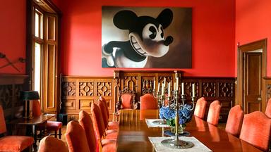  Im Schloss Gurteen von Gottfried Helnwein (Irland).